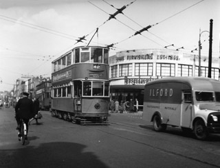 Croydon Tram #380 on the West Croydon Junction